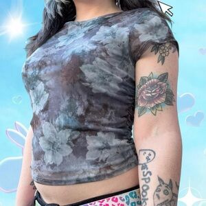 90s/y2k style rebellious dreamer scene grunge whimsygoth floral mesh top, sz md